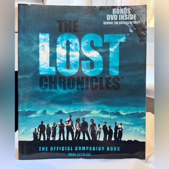 📚 Vintage 2005 - The LOST Chronicles Official Companion Book and Bonus DVD - Picture 1 of 16